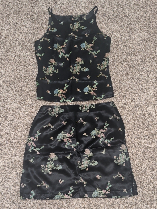 Vintage Dresses & Skirts - Timing Finesse vintage black floral two piece sleeveless top and mini skirt set